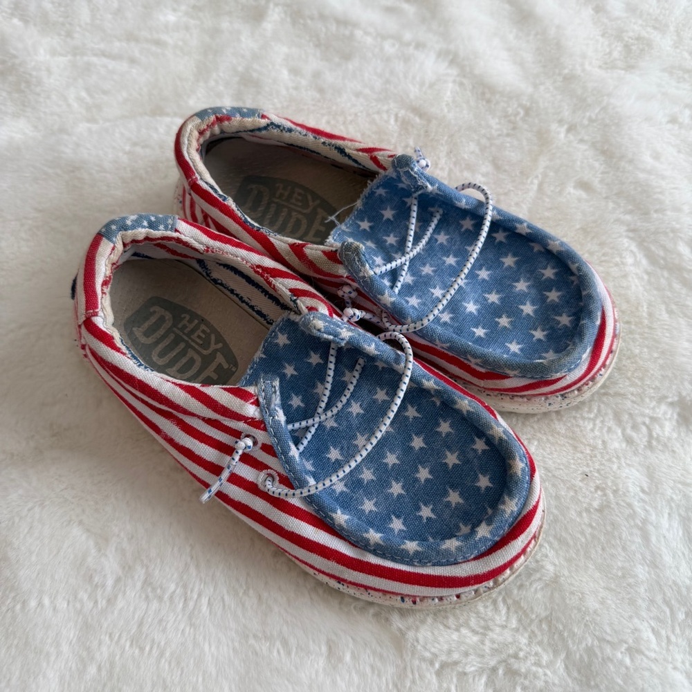 Hey Dude Wally Youth Patriotic Size 11